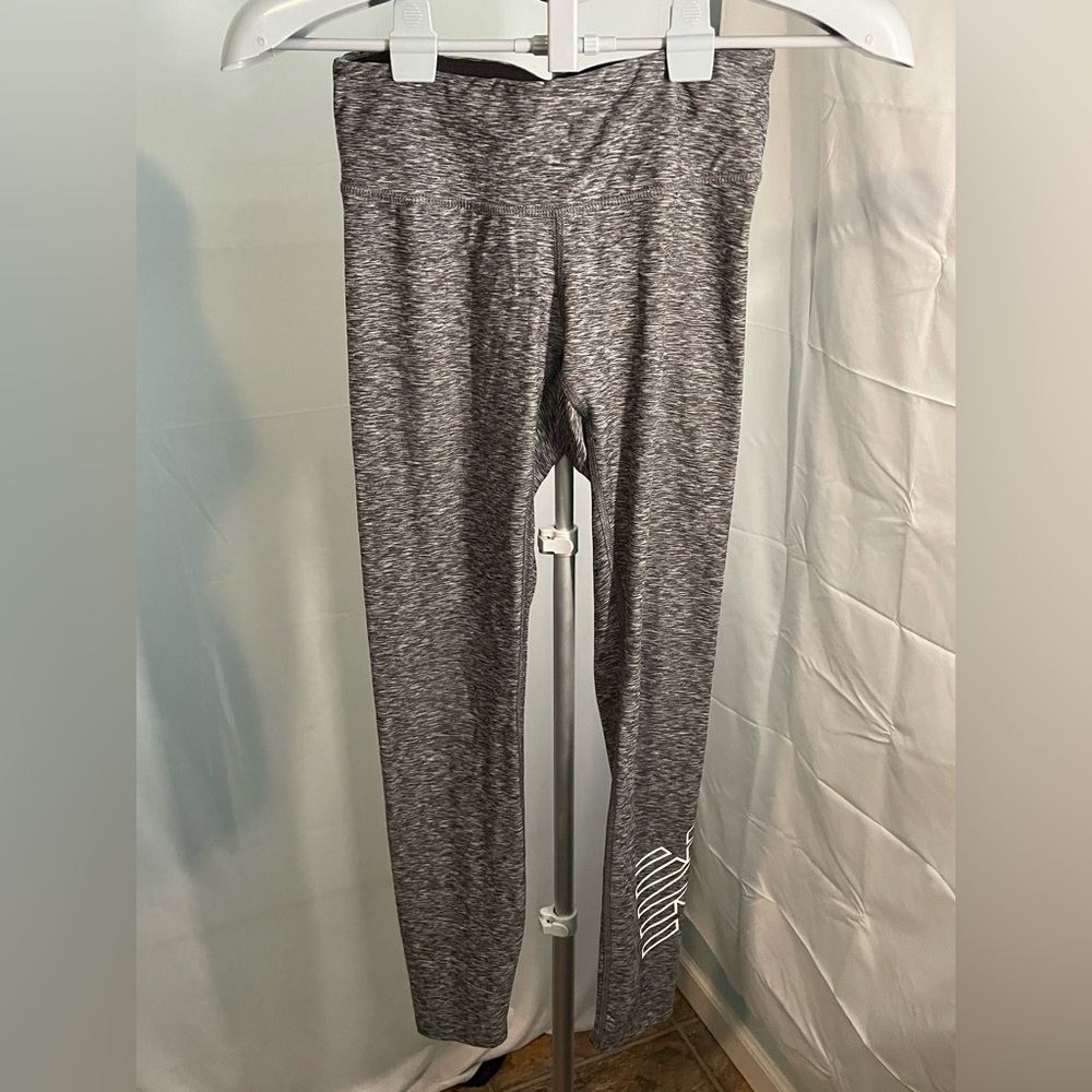 EUC Women's small New Balance Graphic Logo Leggings/Tights In Grey
